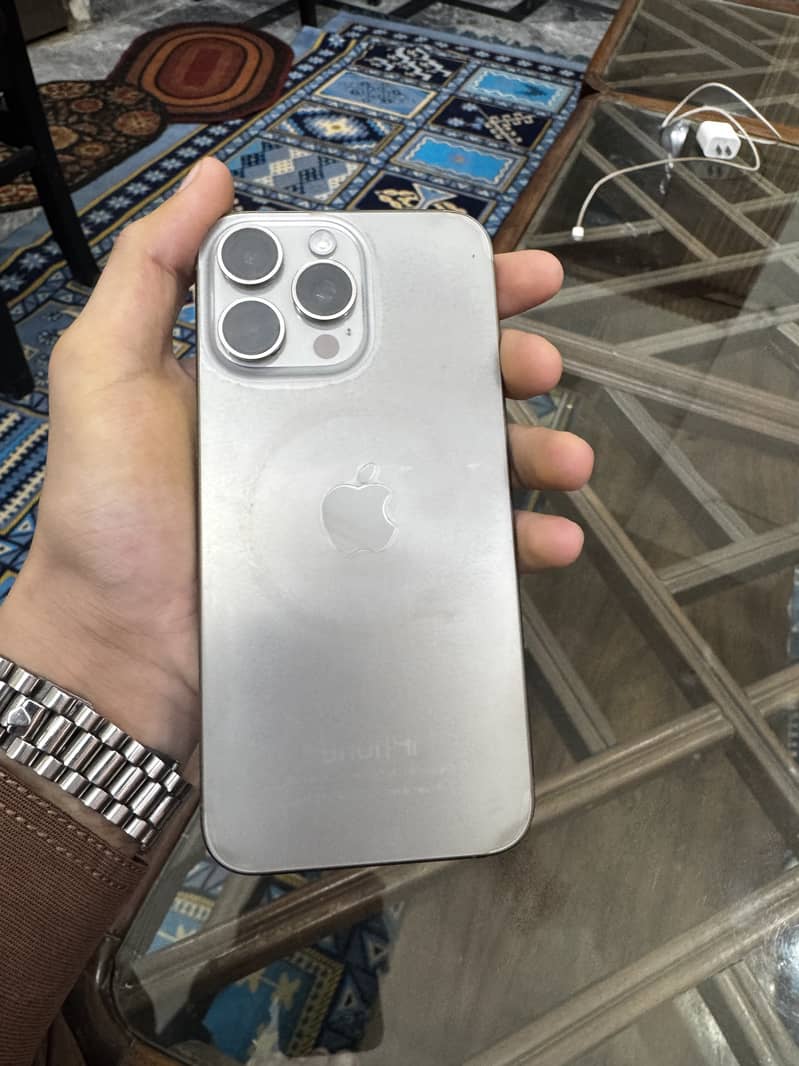 Apple iPhone 15 Pro Max 5
