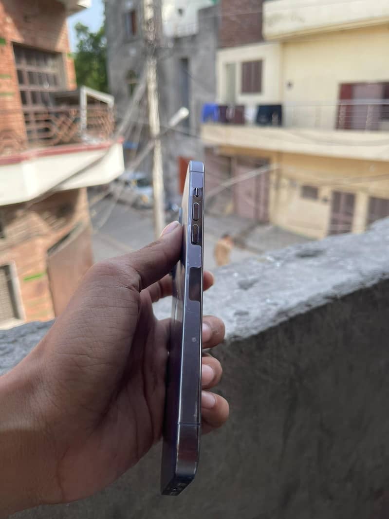 iPhone 14 Pro Max 2