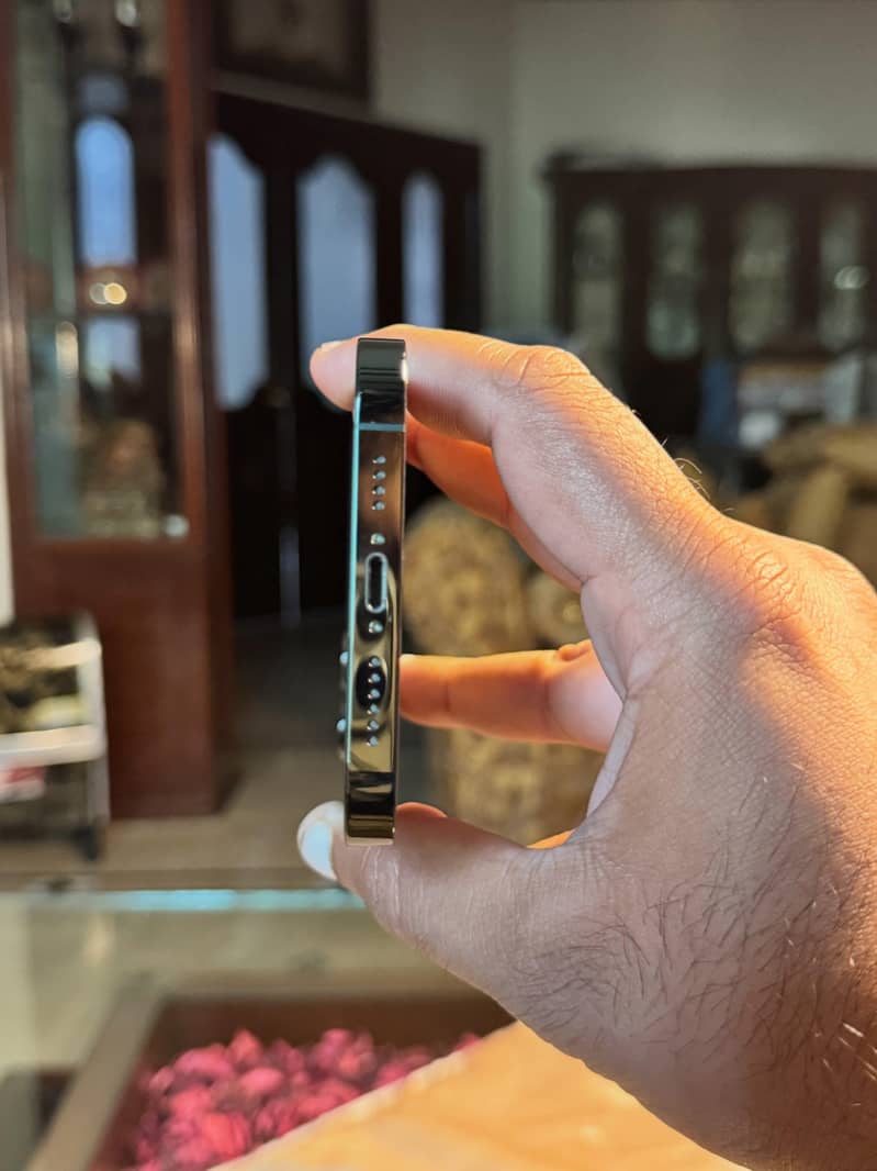 Apple iPhone 13 Pro Max 4