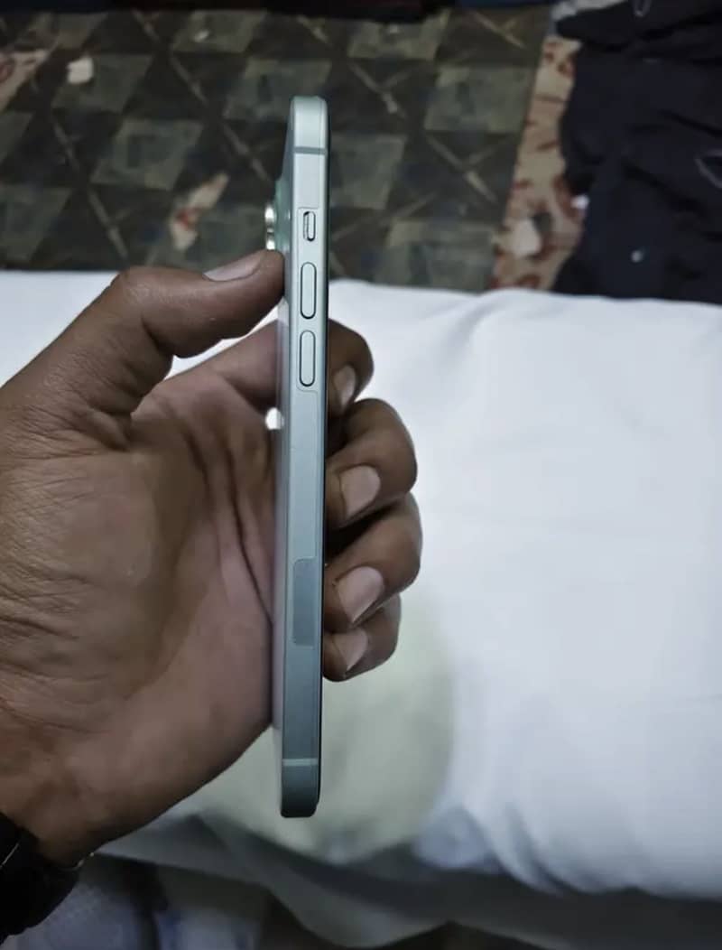 Apple iPhone 15 plus 2