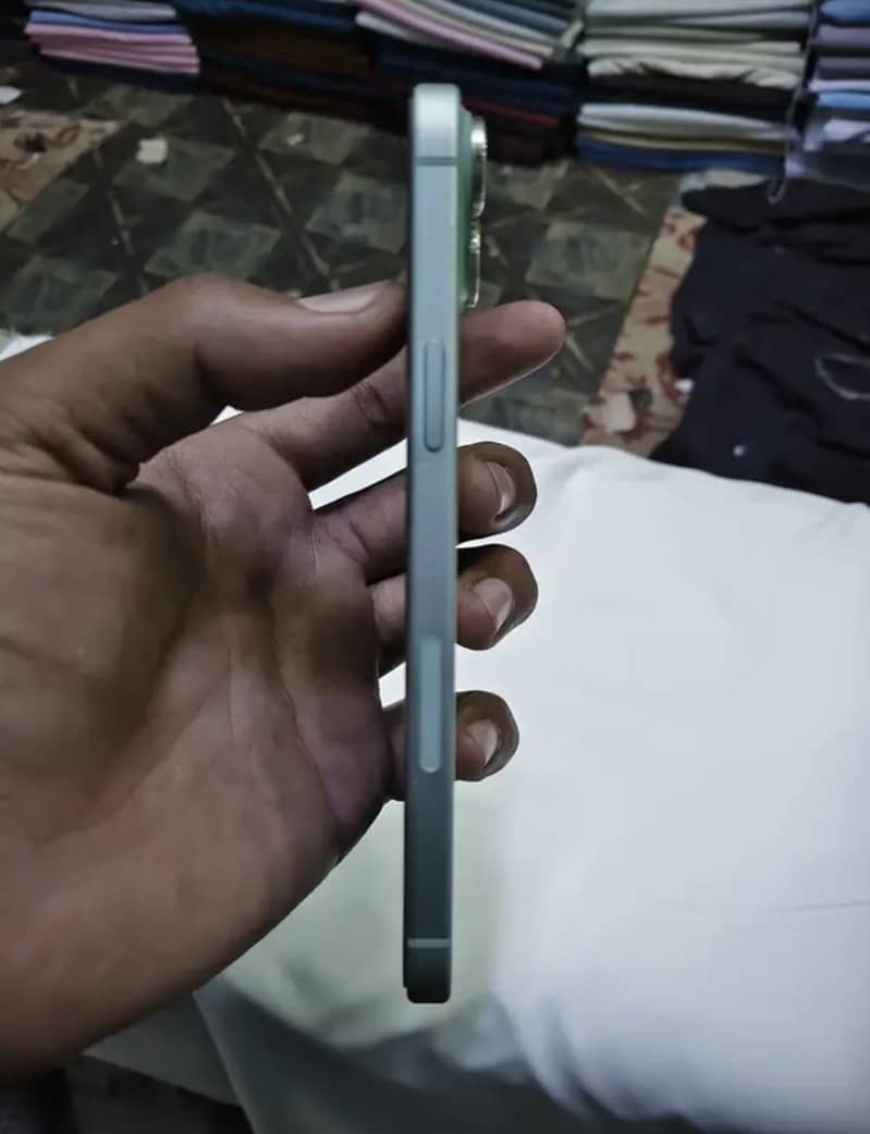 Apple iPhone 15 plus 3