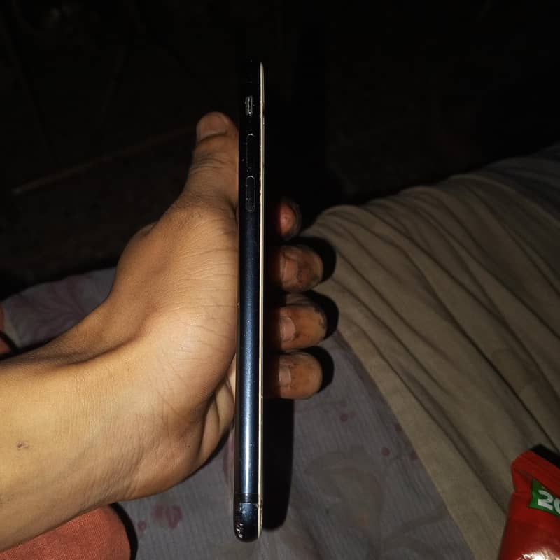 Apple iPhone 7 3