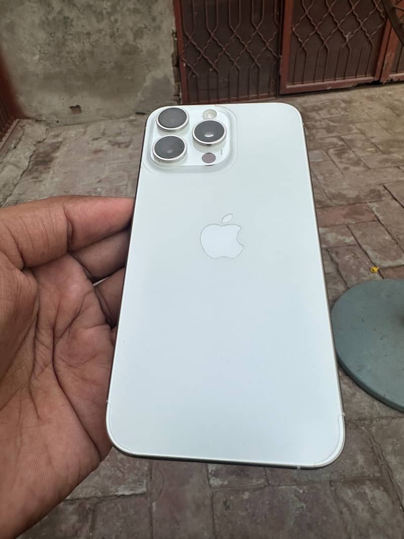 Apple iPhone 15 Pro Max 2