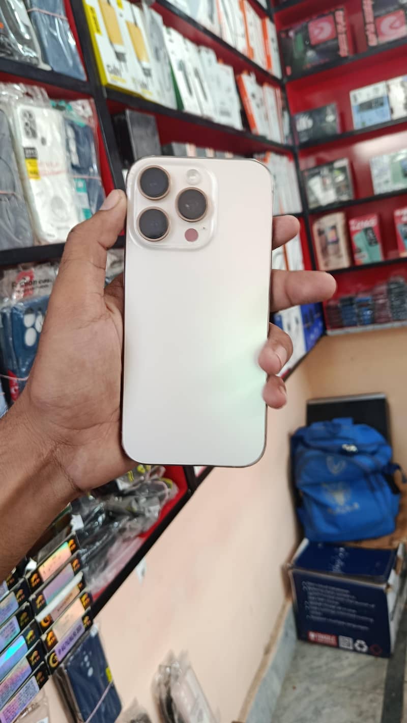 Apple iPhone 16 Pro 3