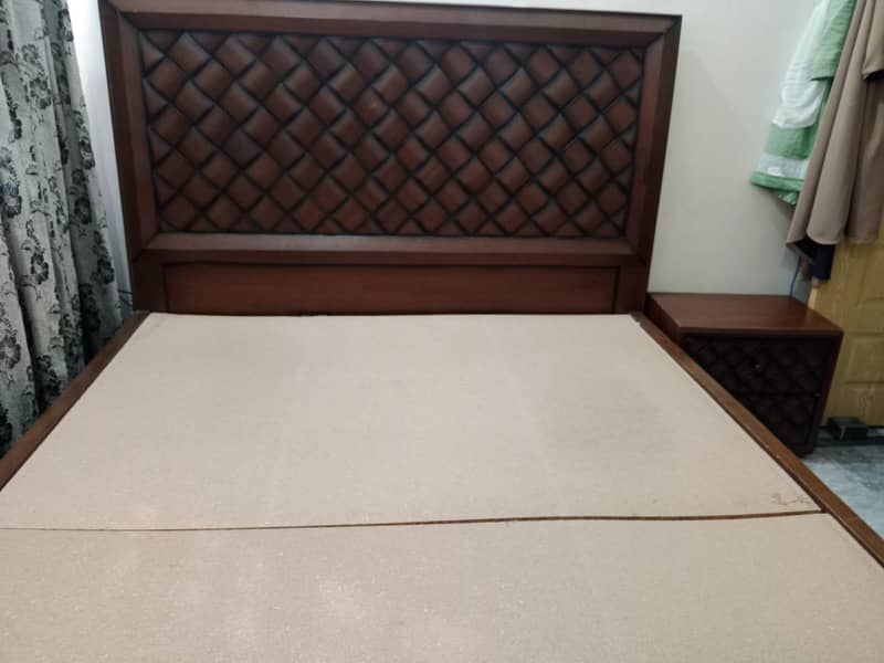 double bed with 2 side tables 1