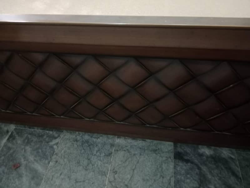 double bed with 2 side tables 2
