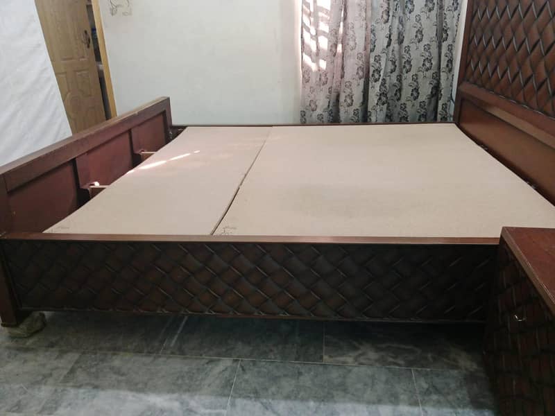 double bed with 2 side tables 3