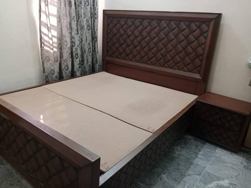 double bed with 2 side tables 4