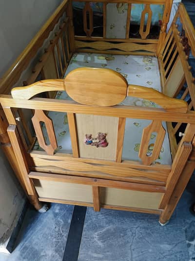 baby cot  10/09