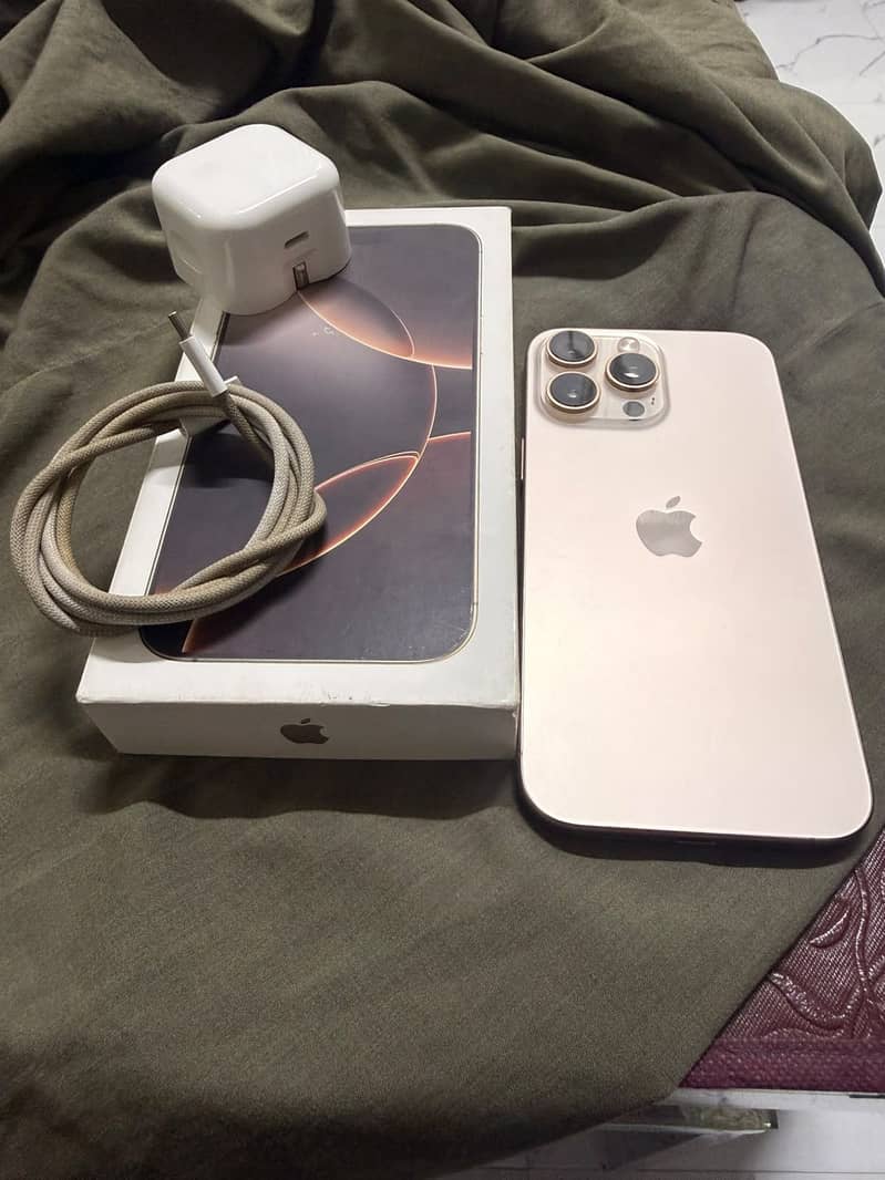 Apple iPhone 16 Pro Max 4