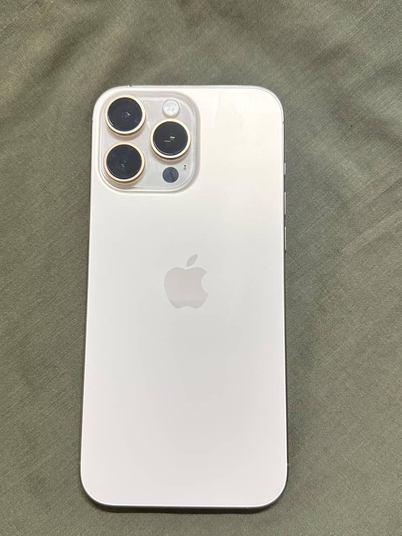 Apple iPhone 16 Pro Max 6
