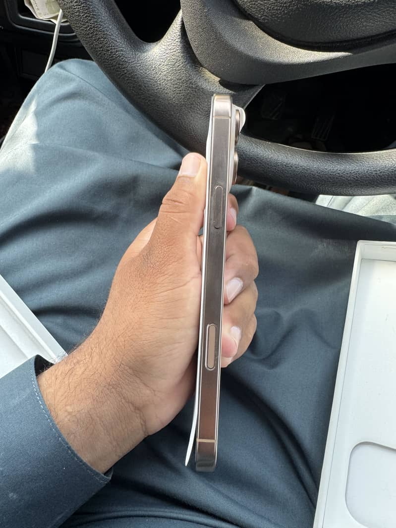 Apple iPhone 16 Pro Max 5
