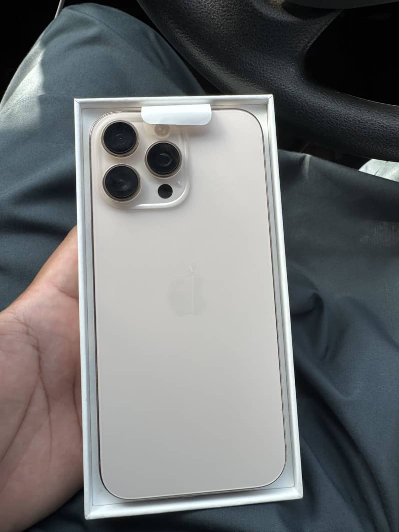 Apple iPhone 16 Pro Max 9