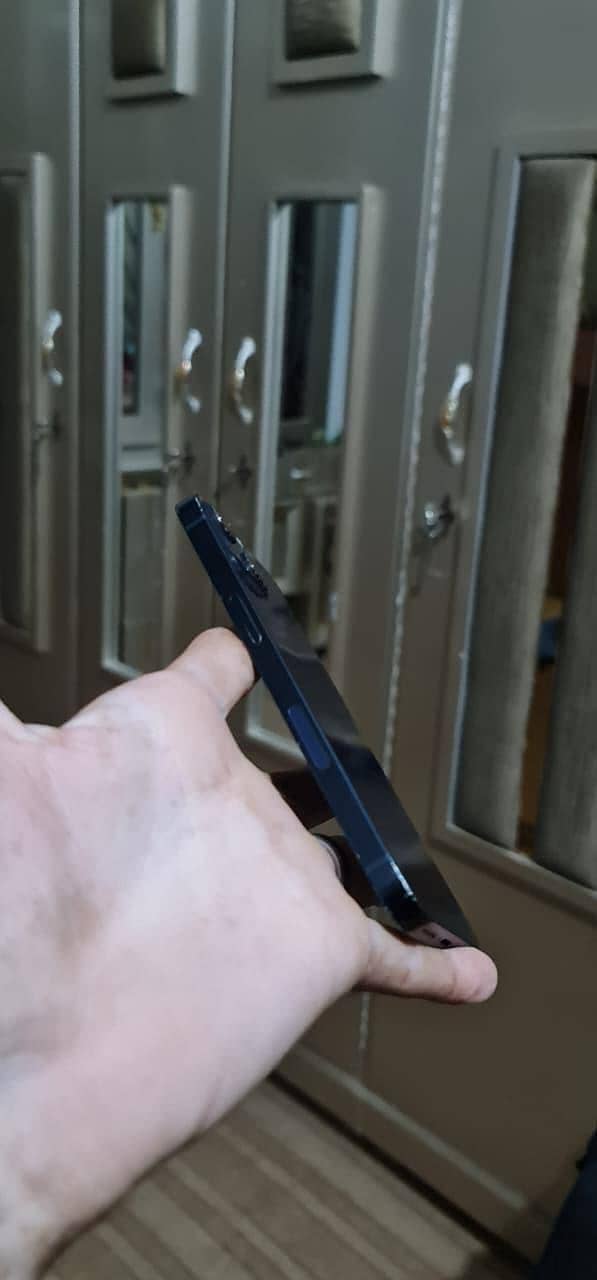 Apple iPhone 13 5