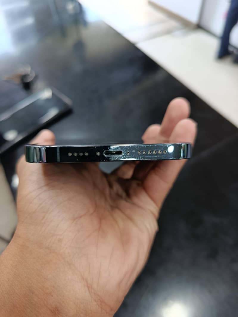 Apple iPhone 12 Pro Max 2