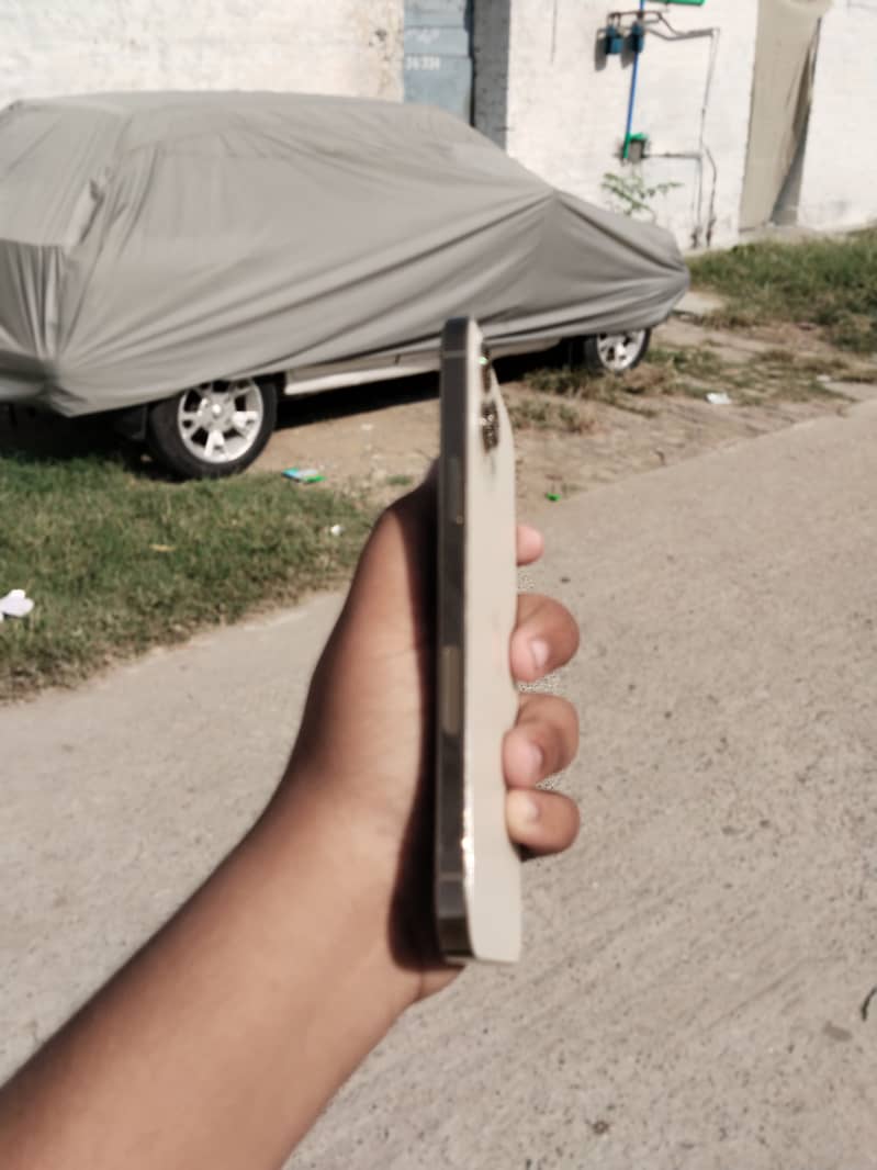 Apple iPhone 12 Pro Max 4