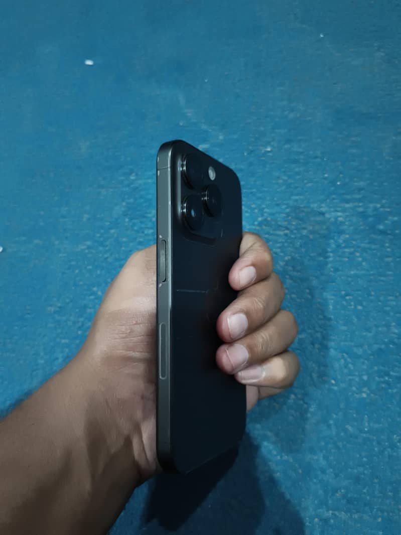 Apple iPhone 15 Pro 2