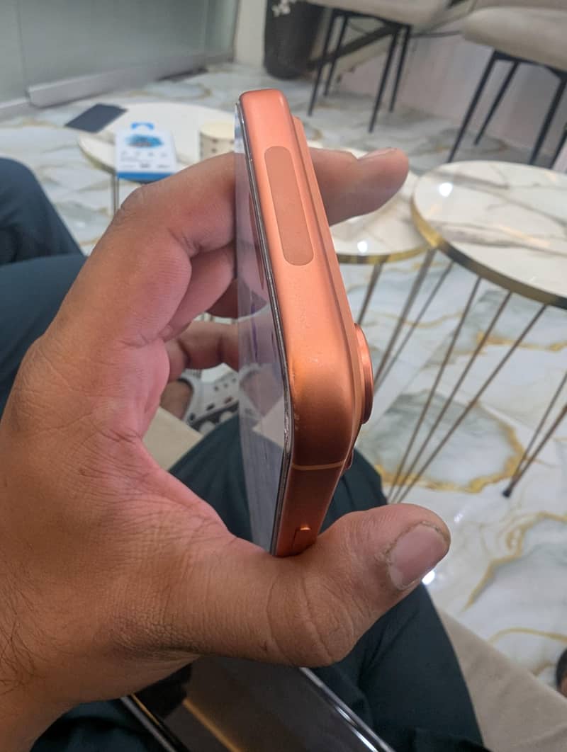 Apple iPhone 17 Pro Max 4