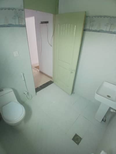 Modal TWON LINK ROAD 2ND FLOOR 1 ROOM WITH KITCHEN GIRAJ FOR RENT