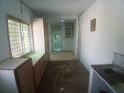 Modal TWON LINK ROAD 2ND FLOOR 1 ROOM WITH KITCHEN GIRAJ FOR RENT