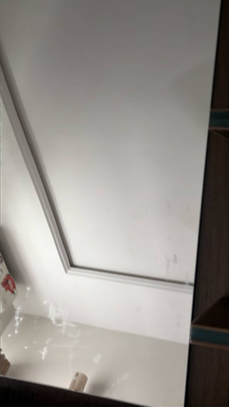 Mirror Stand 3
