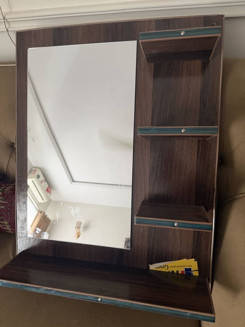 Mirror Stand 4
