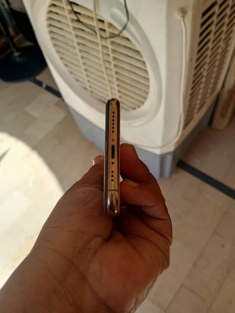Apple iPhone XS 3
