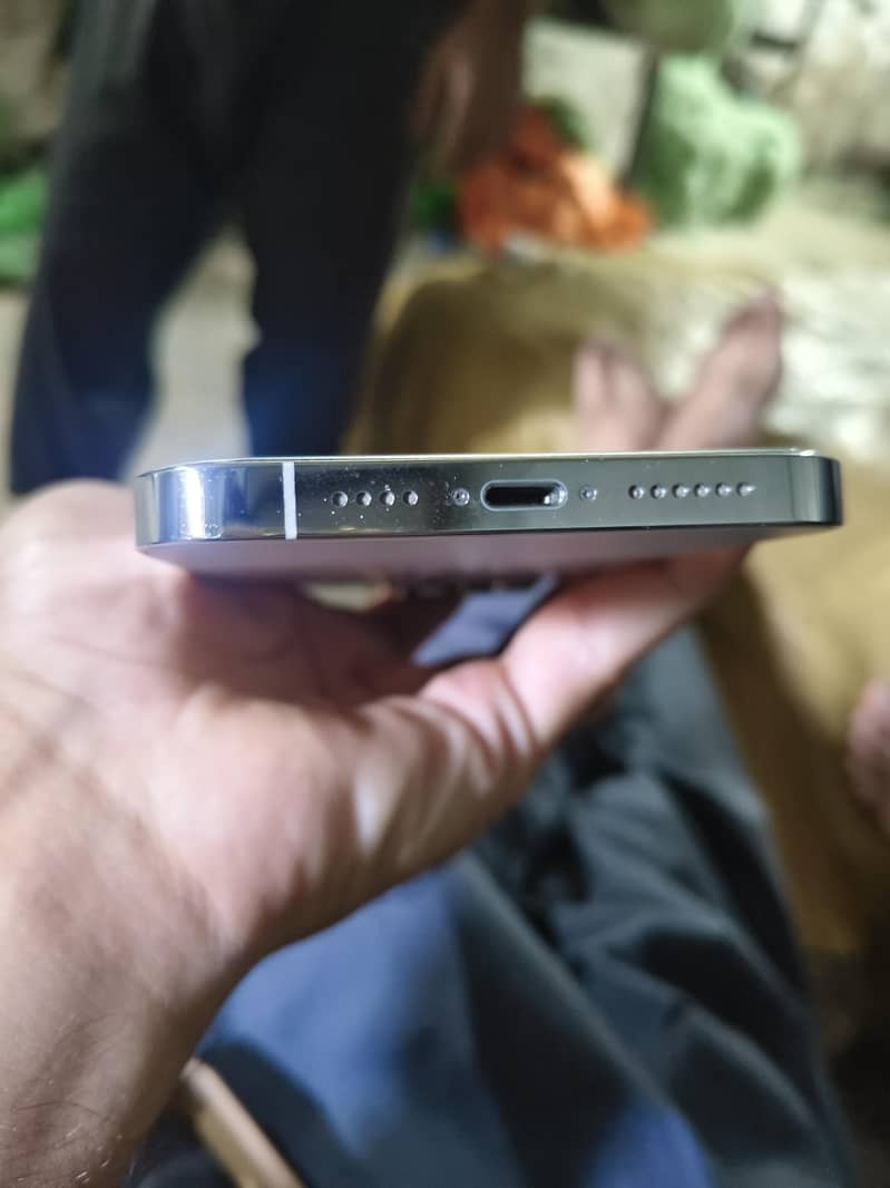 Apple iPhone 13 Pro Max 4