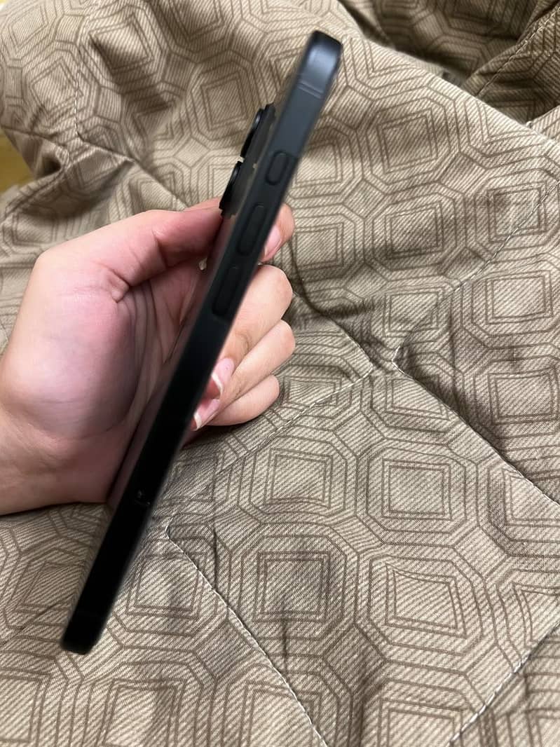 Apple iPhone 16 Plus 1
