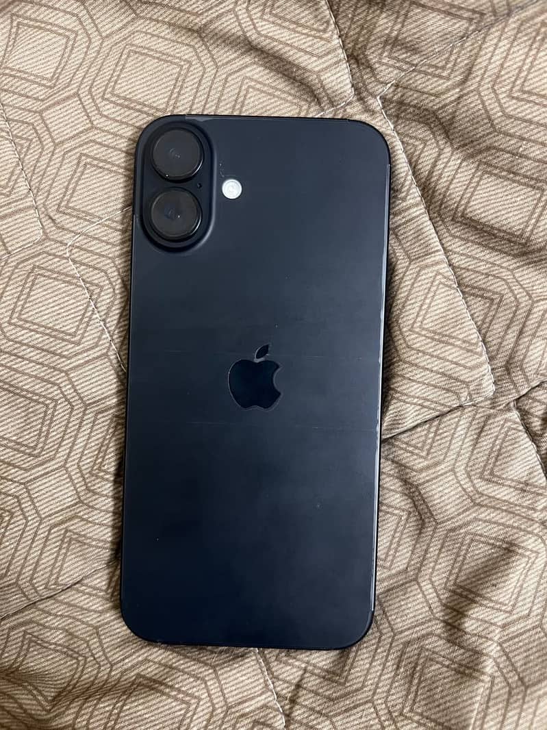 Apple iPhone 16 Plus 4