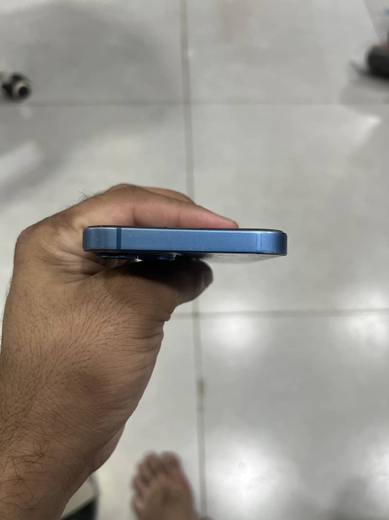 Apple iPhone 13 1