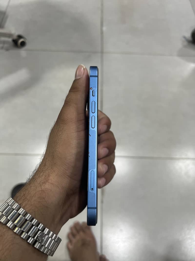 Apple iPhone 13 2