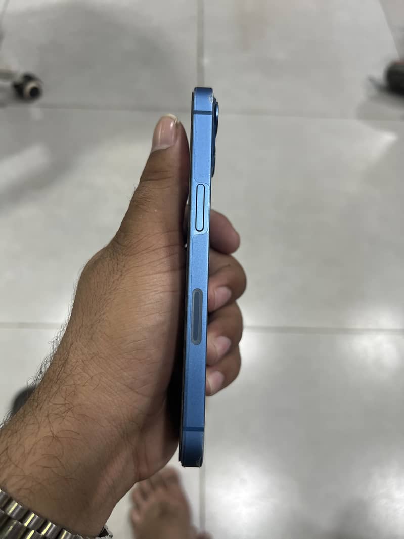 Apple iPhone 13 4