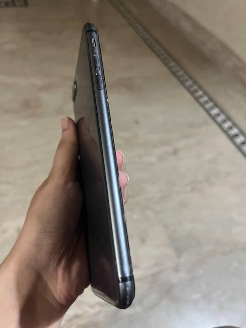 Apple iPhone 8 Plus 4