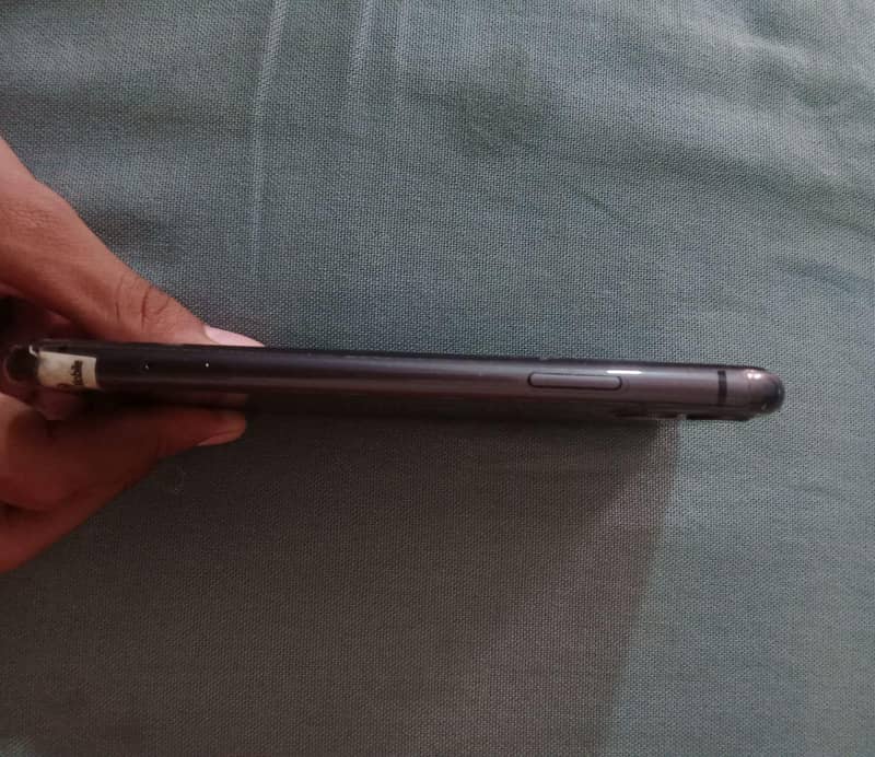 Apple iPhone 11 10