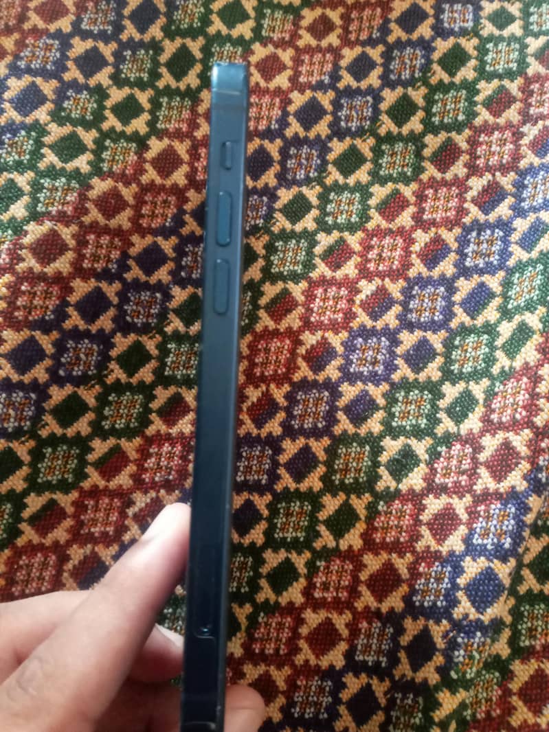 Apple iPhone 12 1