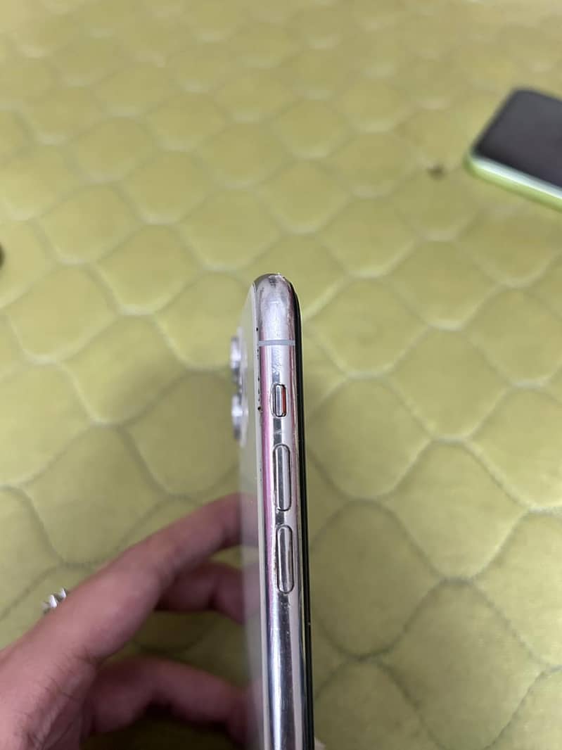 Apple iPhone 11 Pro 3