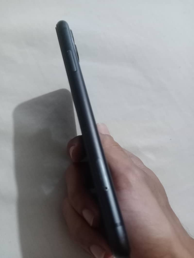 Apple iPhone 11 3