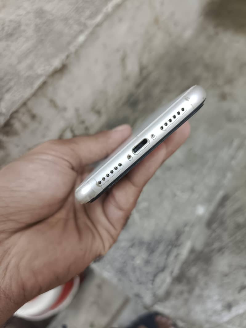 Apple iPhone XR 4