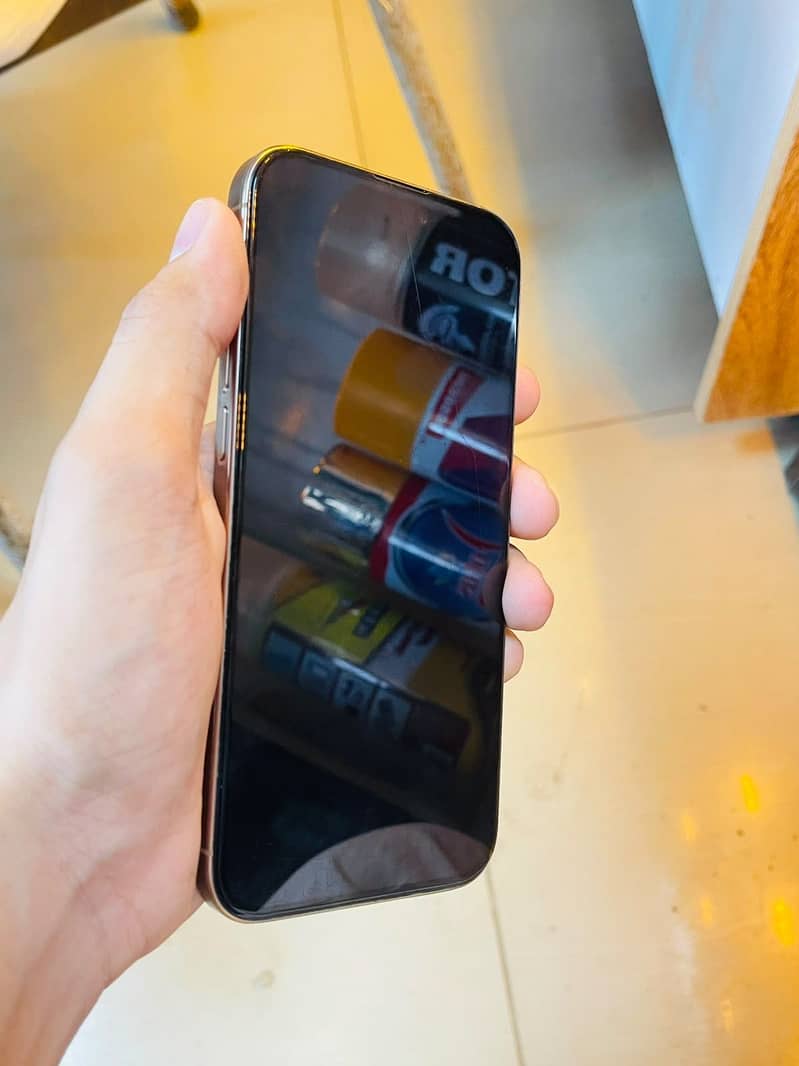 Apple iPhone 16 Pro Max 3