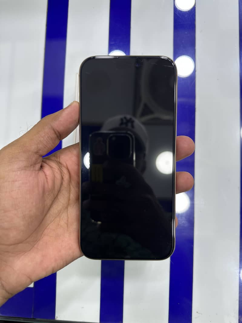 Apple iPhone 16 Pro Max 3