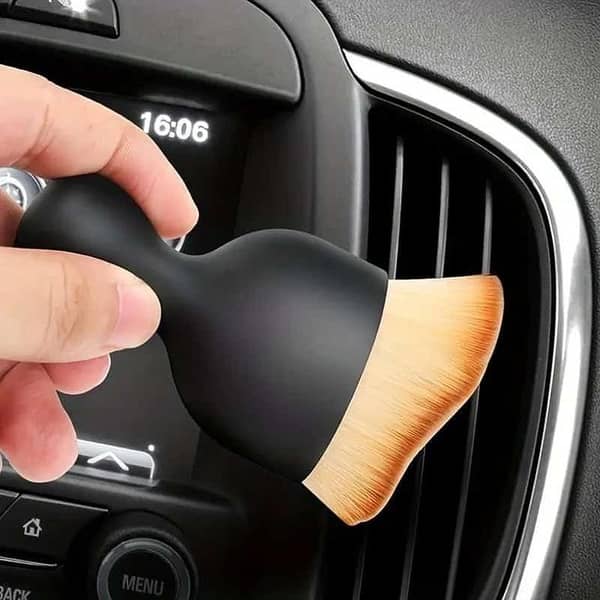 T  The Super Soft Car Dusting Brush is perfect for gentle cleaning of car dashboards, air vents, and leather surfaces. Its compact, ergonomic design allows for easy handling and access to hard-to-reach areas. Ideal for both cars and home.