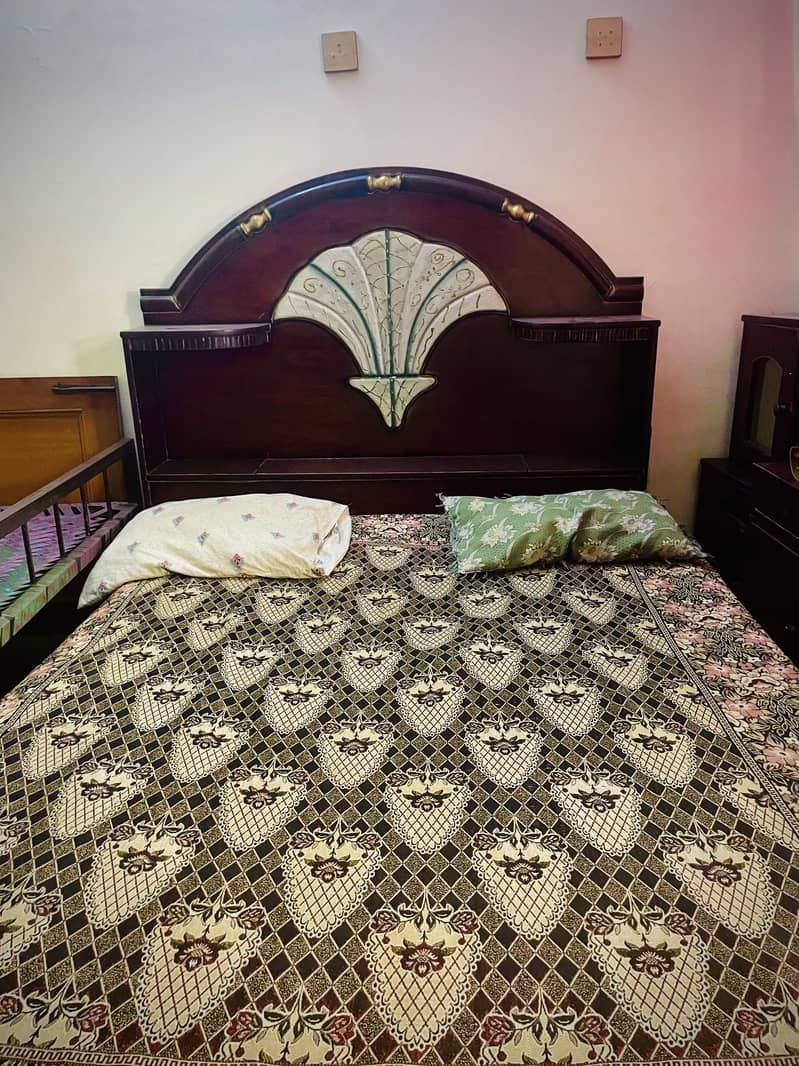 Bed dressing and side table 0