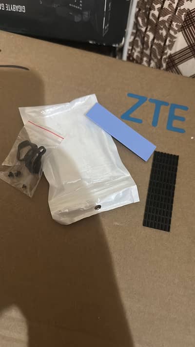 Nvme HeatSink with two thermal pads