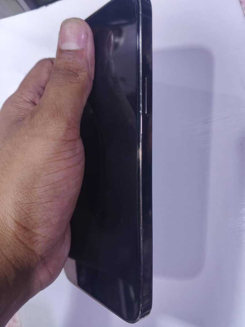 Apple iPhone 13 Pro Max 1