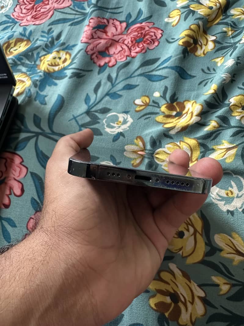 iPhone 12 Pro jv 3