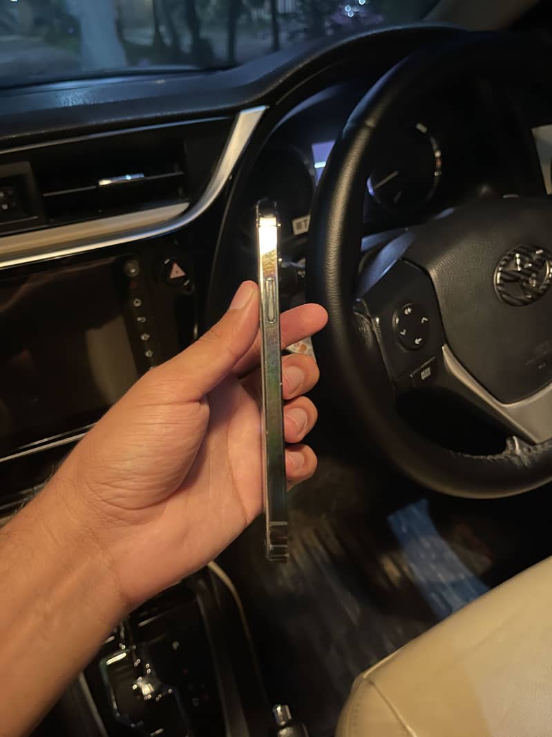 Apple iPhone 12 Pro 4