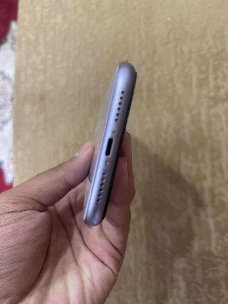 Apple iPhone 11 4