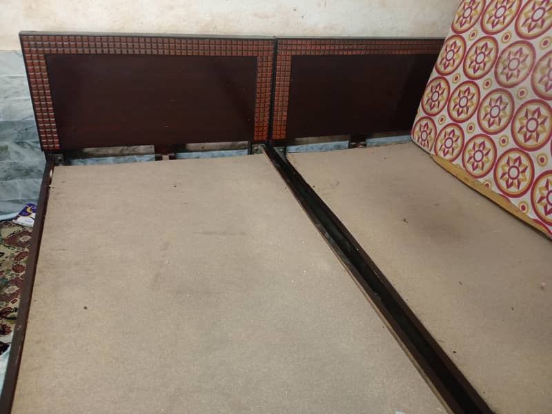 2 single beds 0