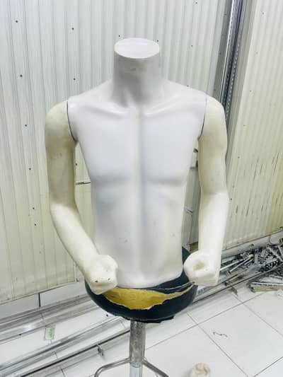 26 dami hain hangers aur angles hain (03311466816) call or whtsapp